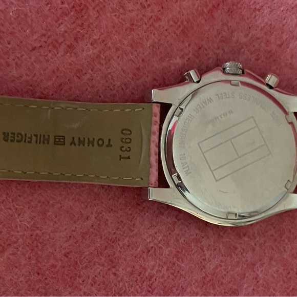Tommy Hilfiger Women's 1780729 Sport Leather Watch - Picture 5 of 10